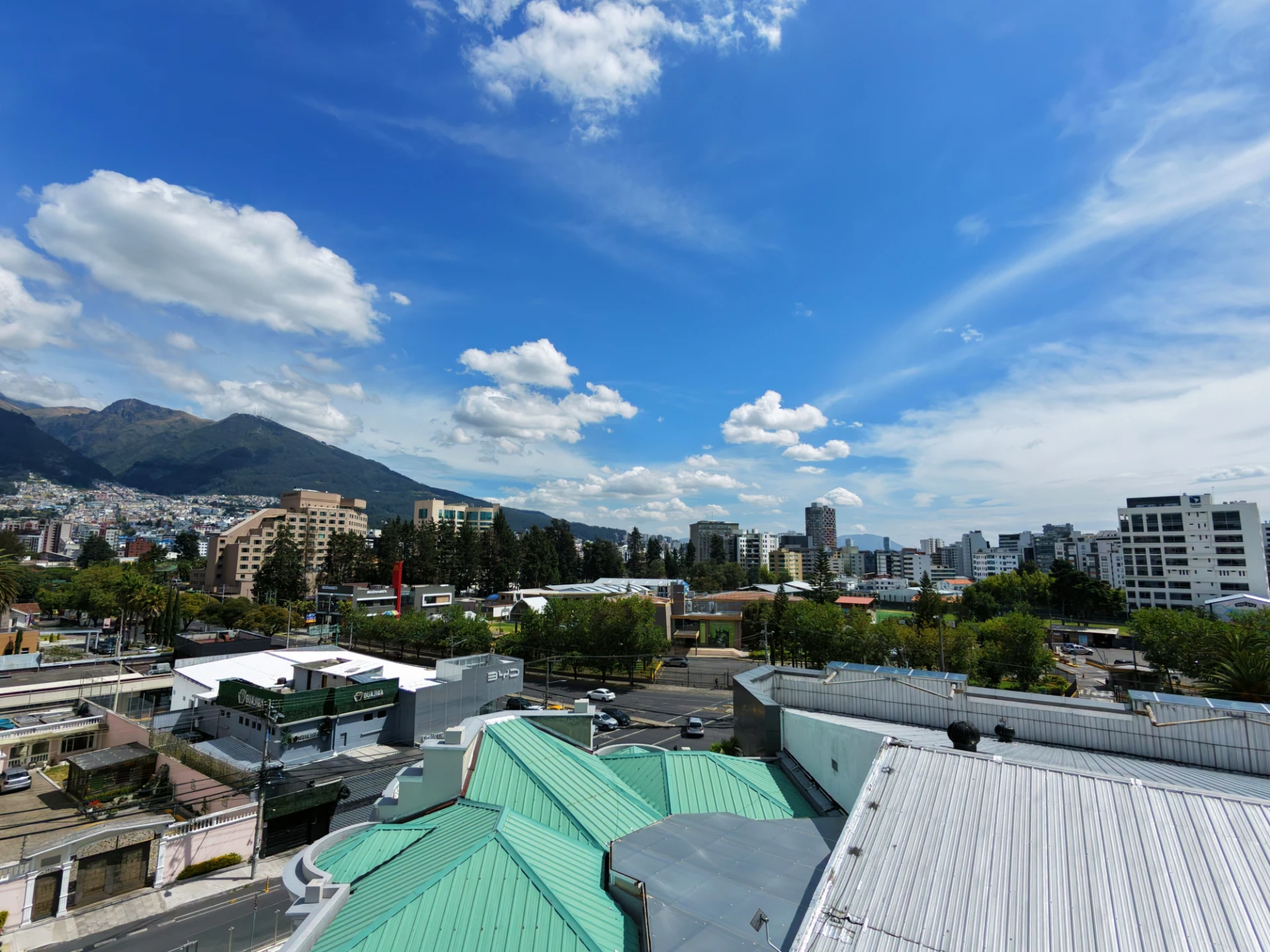 ESPECTACULAR TERRENO AV. ORELLANA QUITO — imagen 2
