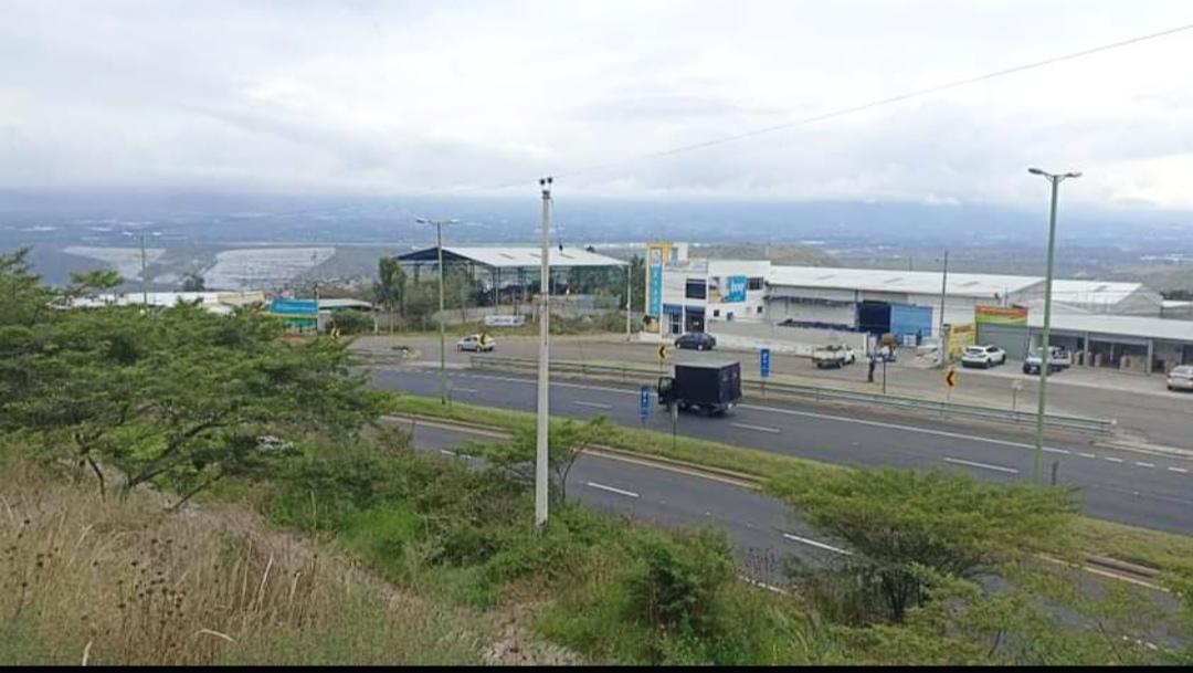 En Venta Terreno con Dos Frentes, en Calderon, por Peaje de Oyacoto — imagen 4
