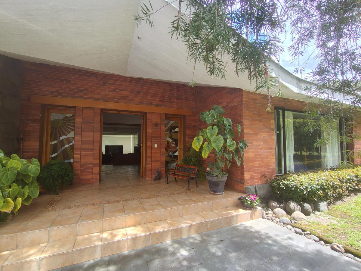 Gran Oportunidad! Casa de Lujo en Venta en Cumbayá con Piscina y Terreno de + 2000 m. Provincia de Pichincha — imagen 10