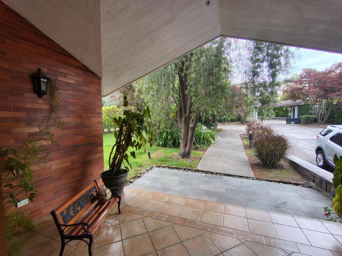 Gran Oportunidad! Casa de Lujo en Venta en Cumbayá con Piscina y Terreno de + 2000 m. Provincia de Pichincha — imagen 6
