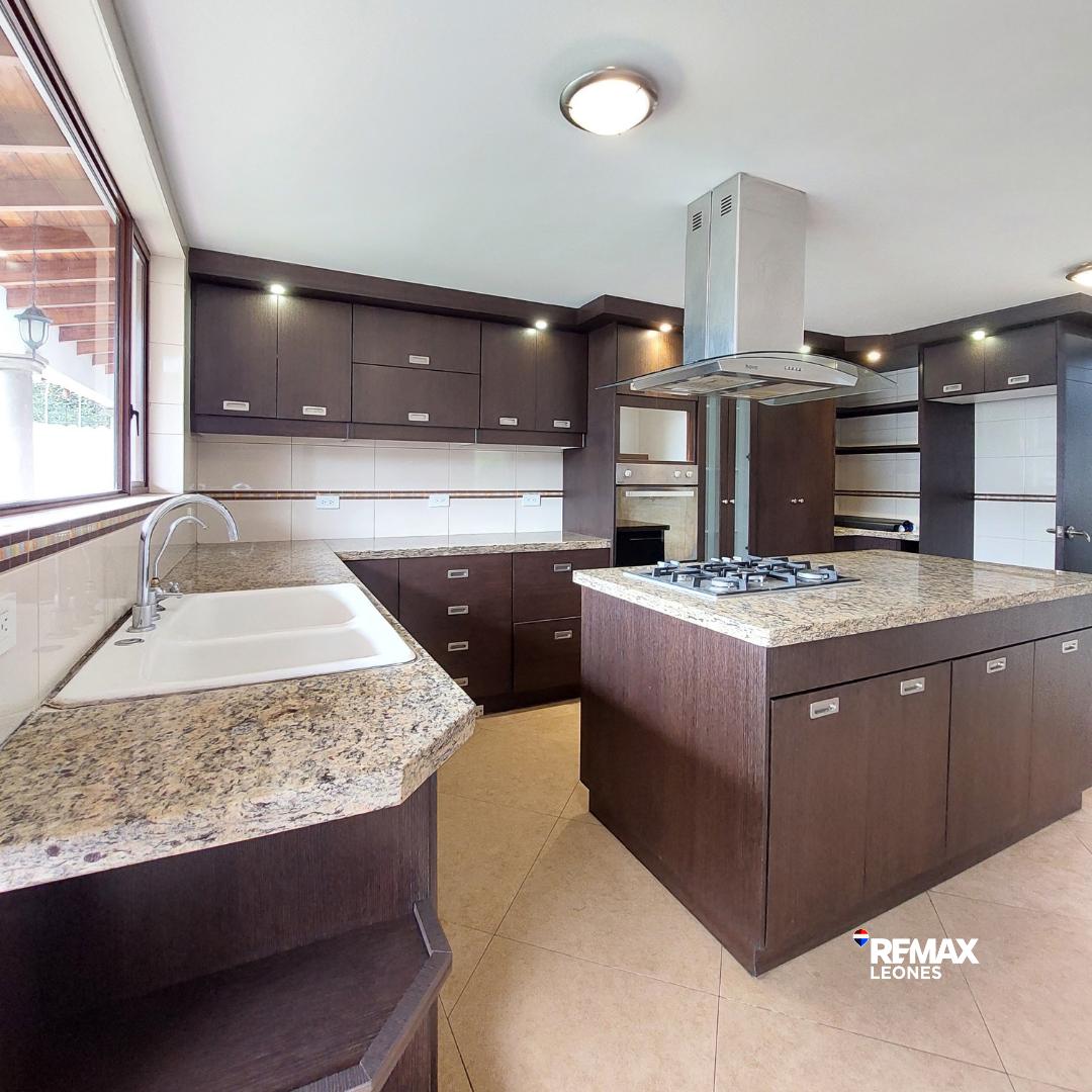 Casa con 4 Dorm. en Venta en Los Chillos, 598 m² — imagen 9