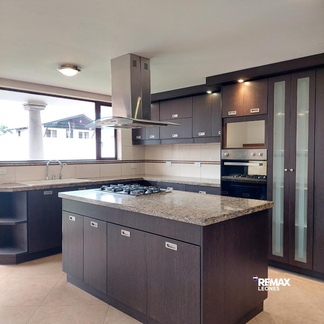 Casa con 4 Dorm. en Venta en Los Chillos, 598 m² — imagen 8