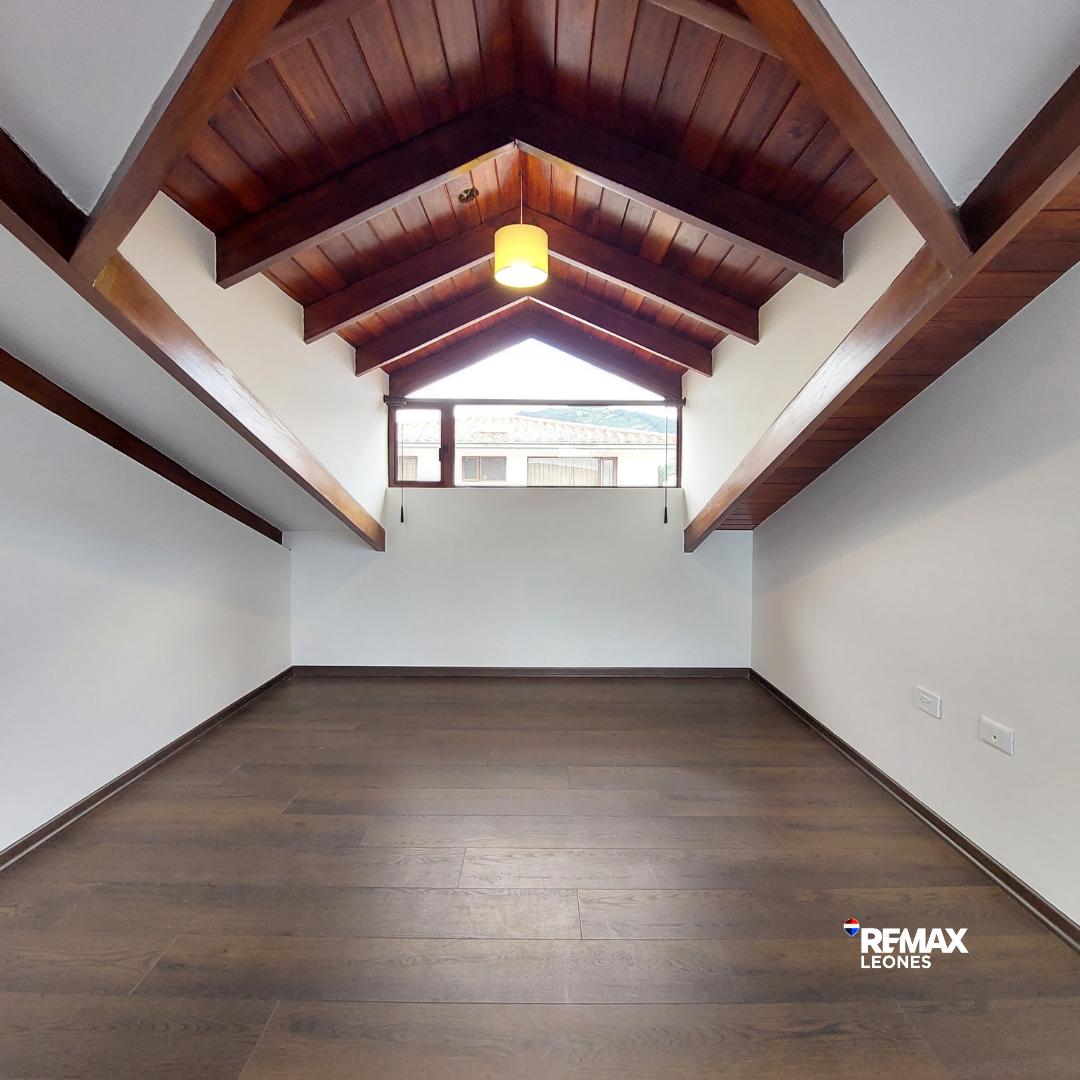 Casa con 4 Dorm. en Venta en Los Chillos, 598 m² — imagen 2