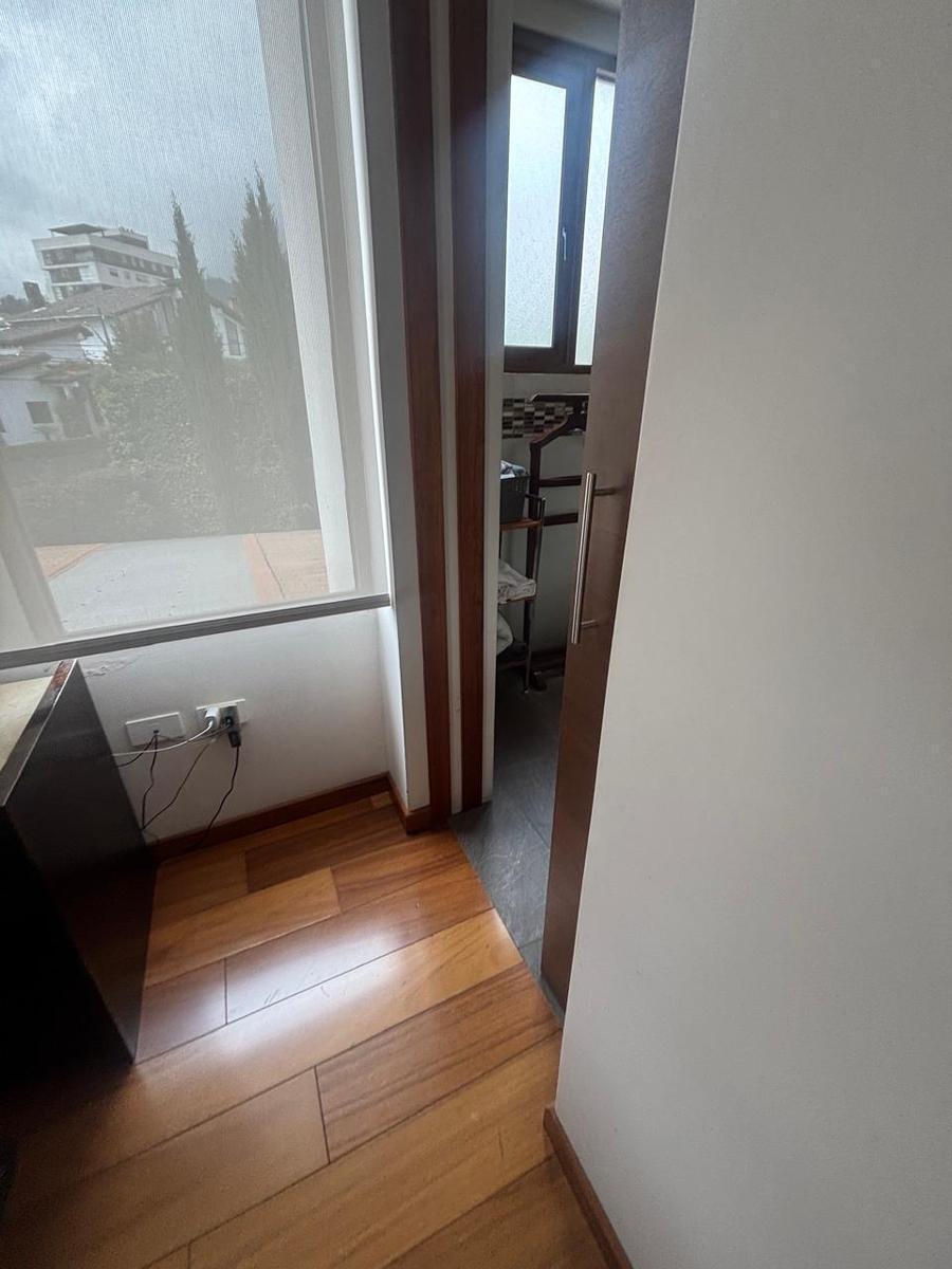 Hermosa Casa en Urbanización Cerrada Quito. Sector El Pinar Bajp Pr — imagen 8