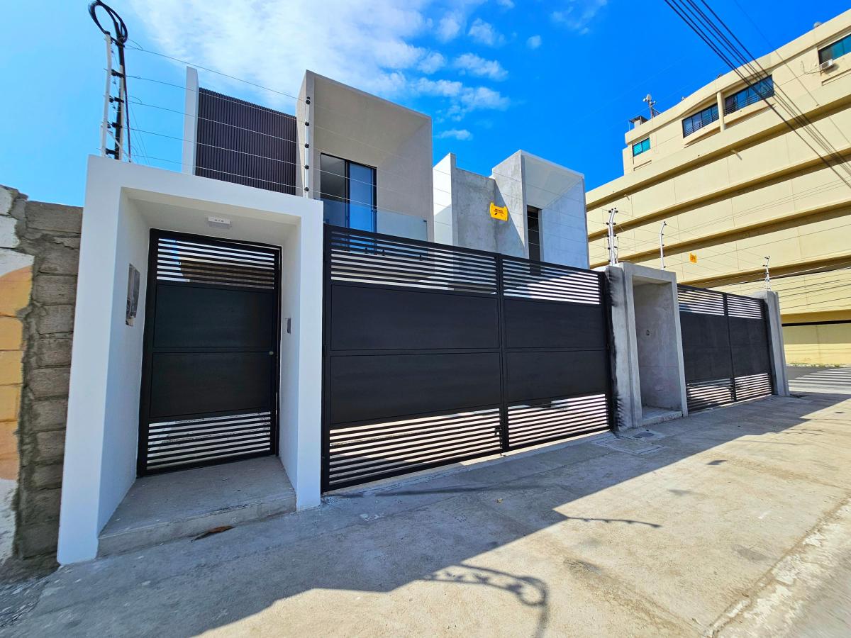 Vendo Espectacular Casa por Etrenar en Chipipe a 2 Cuadras de La Playa — imagen 8