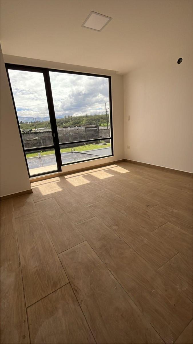 Casa en Venta Independiente Estilo Minimalista en El Valle de Los Chillos — imagen 10