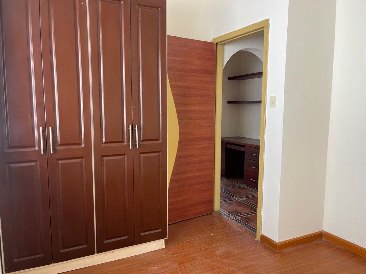 Urgente Casa con Terreno de 450 m² en La Urbanización del Arquitecto Pertenbece Al Condado. Provincia de Pichincha — imagen 4