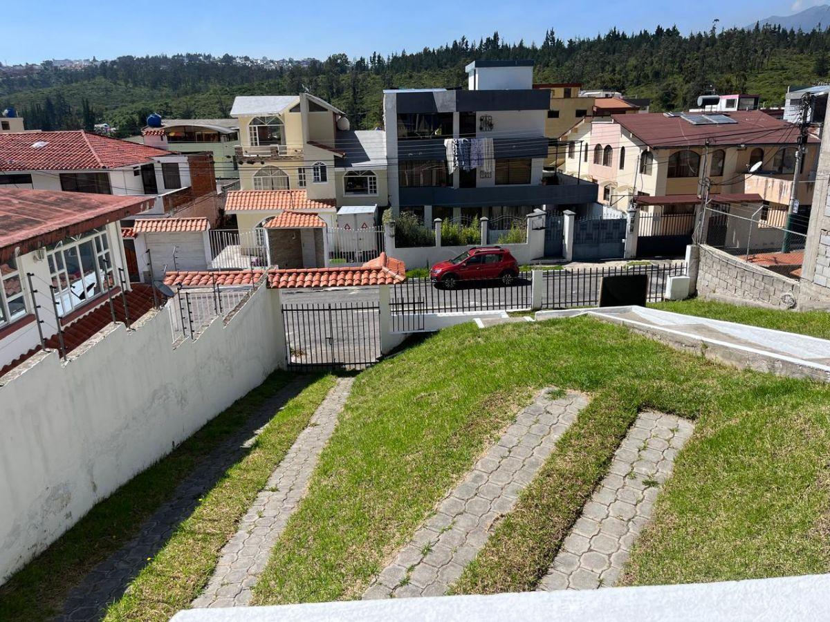 Urgente Casa con Terreno de 450 m² en La Urbanización del Arquitecto Pertenbece Al Condado. Provincia de Pichincha — imagen 2