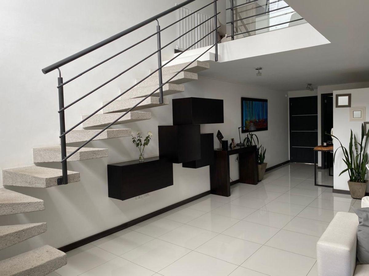 Departamento Duplex con Jardín de 126 m² con 2 Recámaras en Venta en San Patricio de Cumbayá — imagen 7