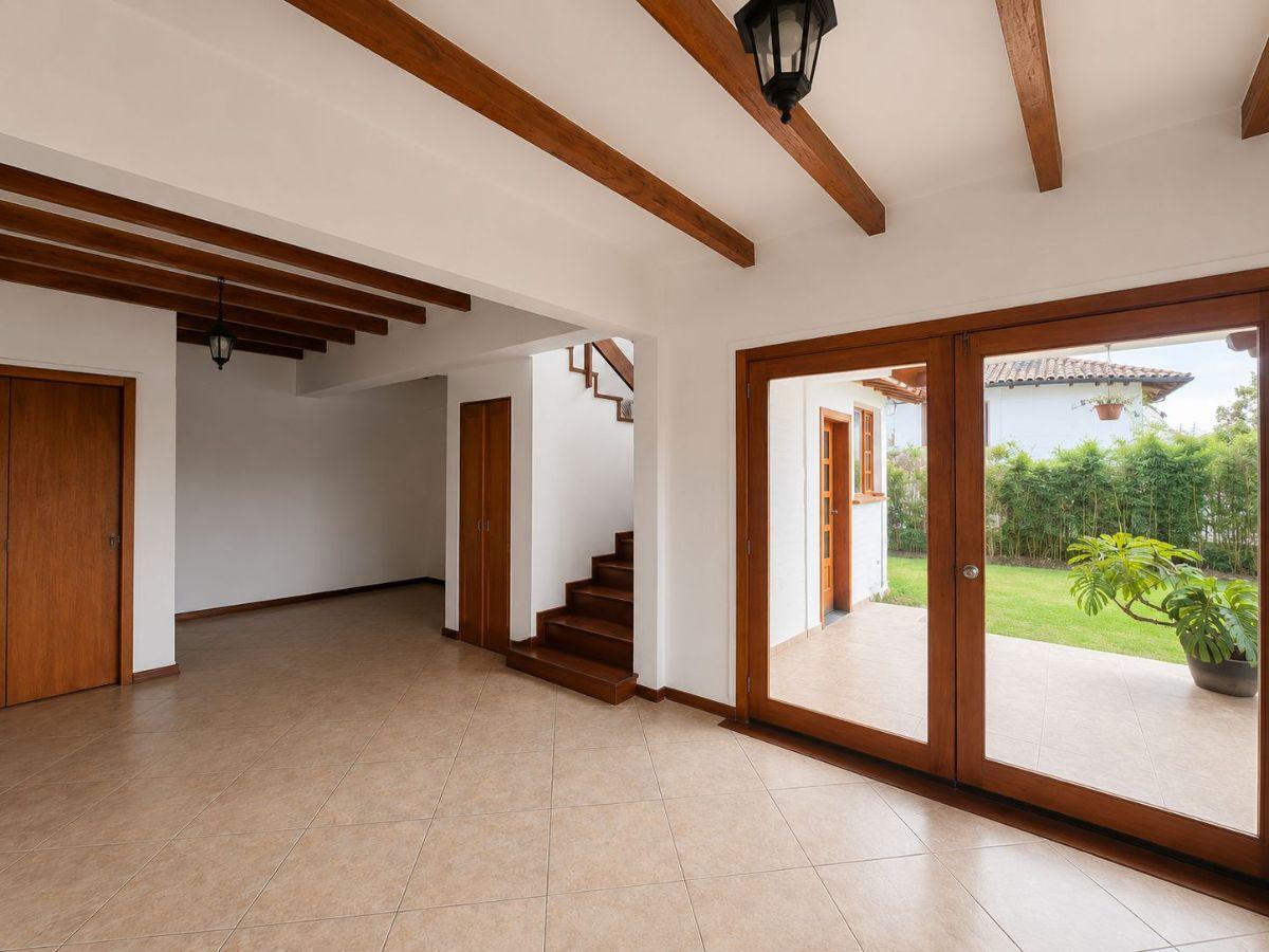 Vendo Casa con Jardín - 3 Dorm. - Tumbaco — imagen 4