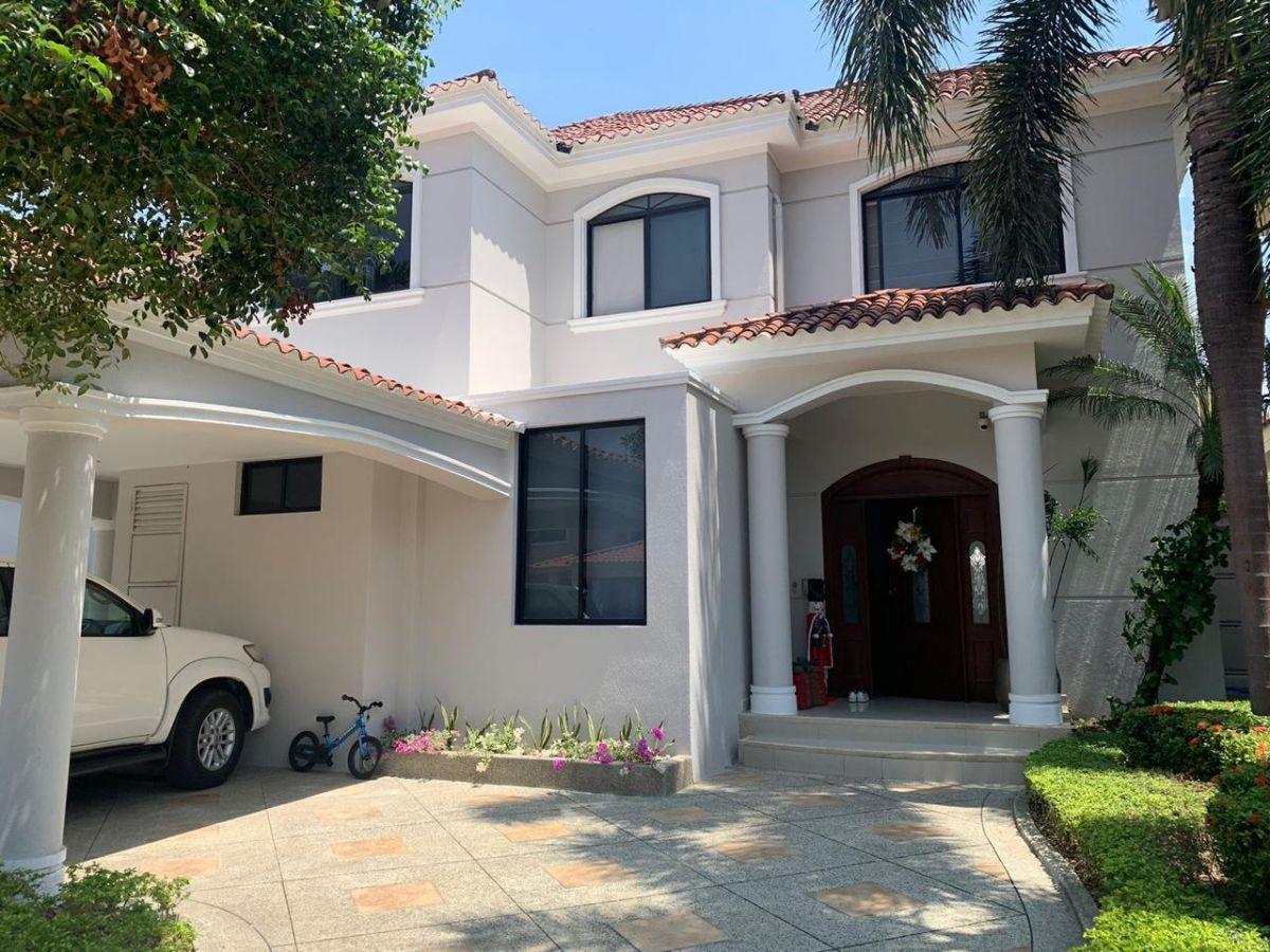 Venta Casa de Cuatro Habitaciones en Urbanización Vista Sol vía Samborondón, Guayas — imagen 10