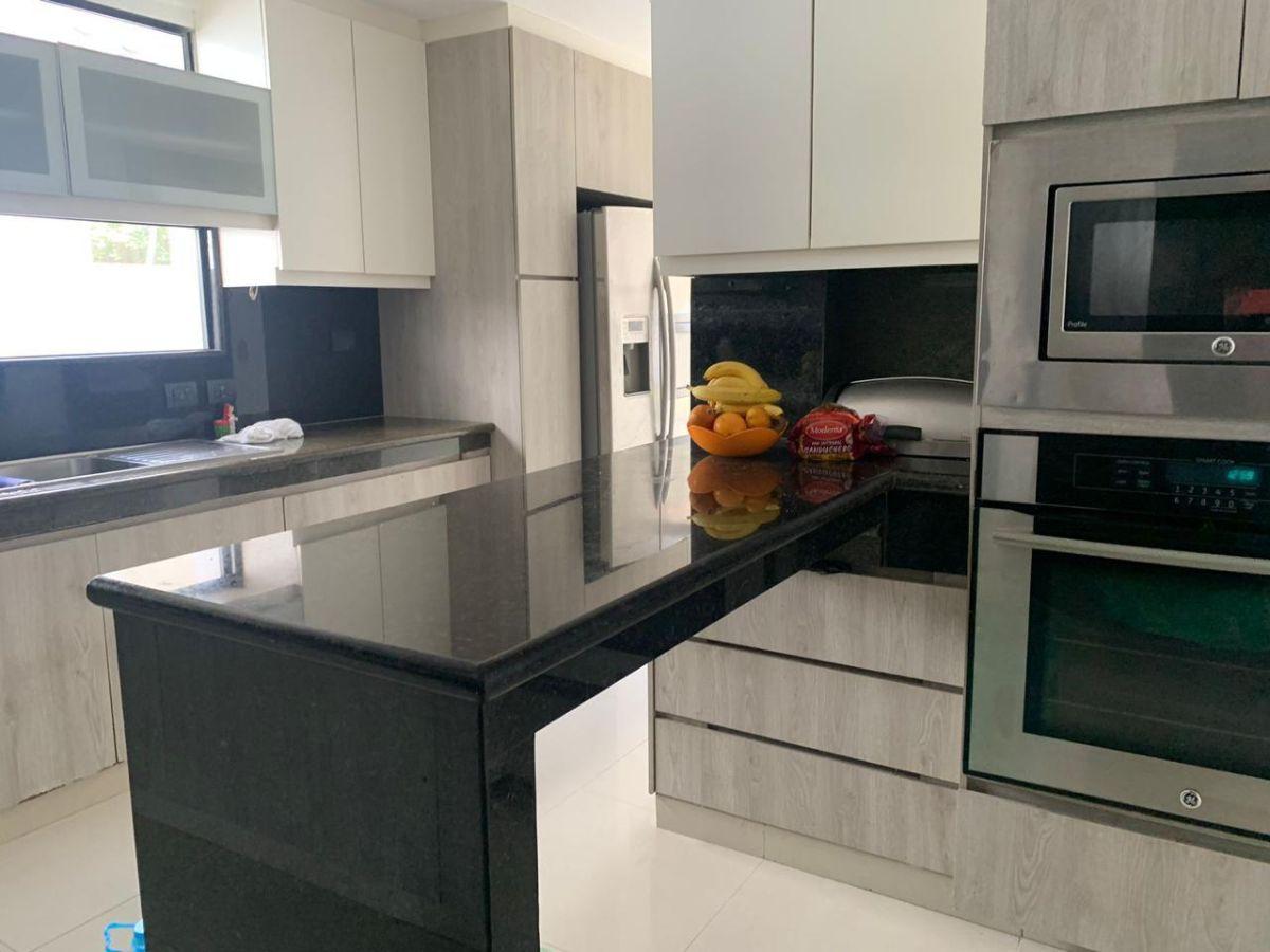 Venta Casa de Cuatro Habitaciones en Urbanización Vista Sol vía Samborondón, Guayas — imagen 6
