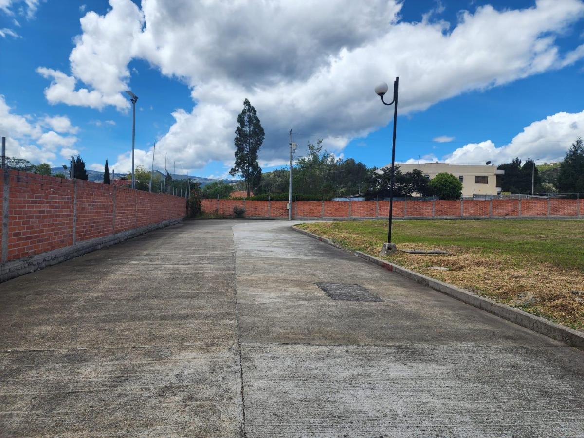 Terreno Plano en Venta Dentro de Urbanización en Challuabamba, Azuay — imagen 9