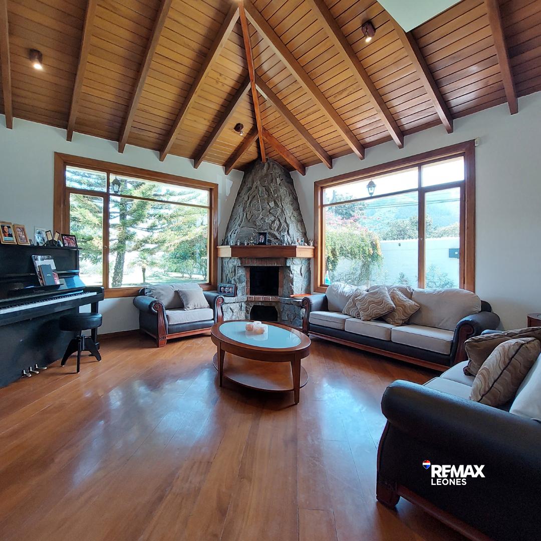 Vive a Lo Grande en San Gabriel: Residencia Exclusiva con Sala de Cine y 6 Parqueaderos — imagen 7