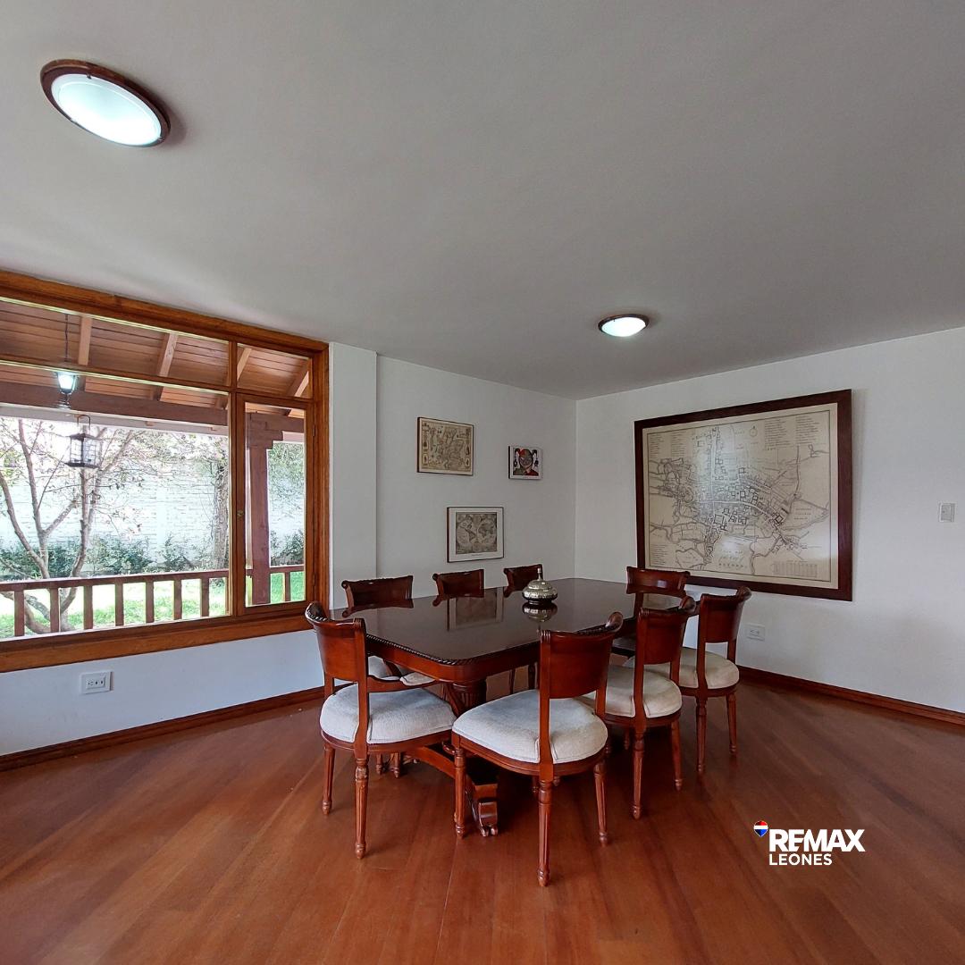 Vive a Lo Grande en San Gabriel: Residencia Exclusiva con Sala de Cine y 6 Parqueaderos — imagen 4