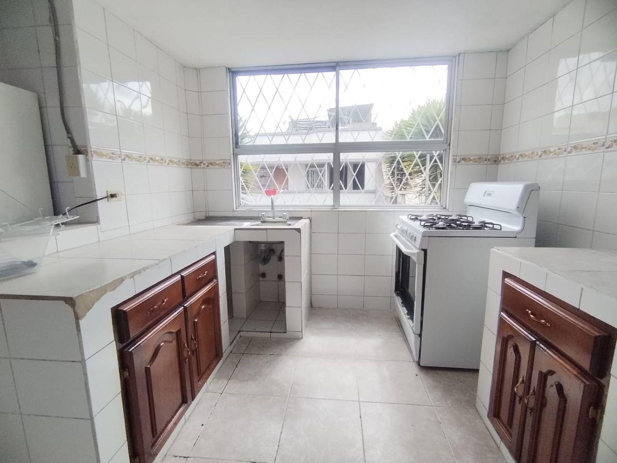 Casa Rentera con Amplia Construcción en Solanda. Provincia de Pichincha — imagen 8