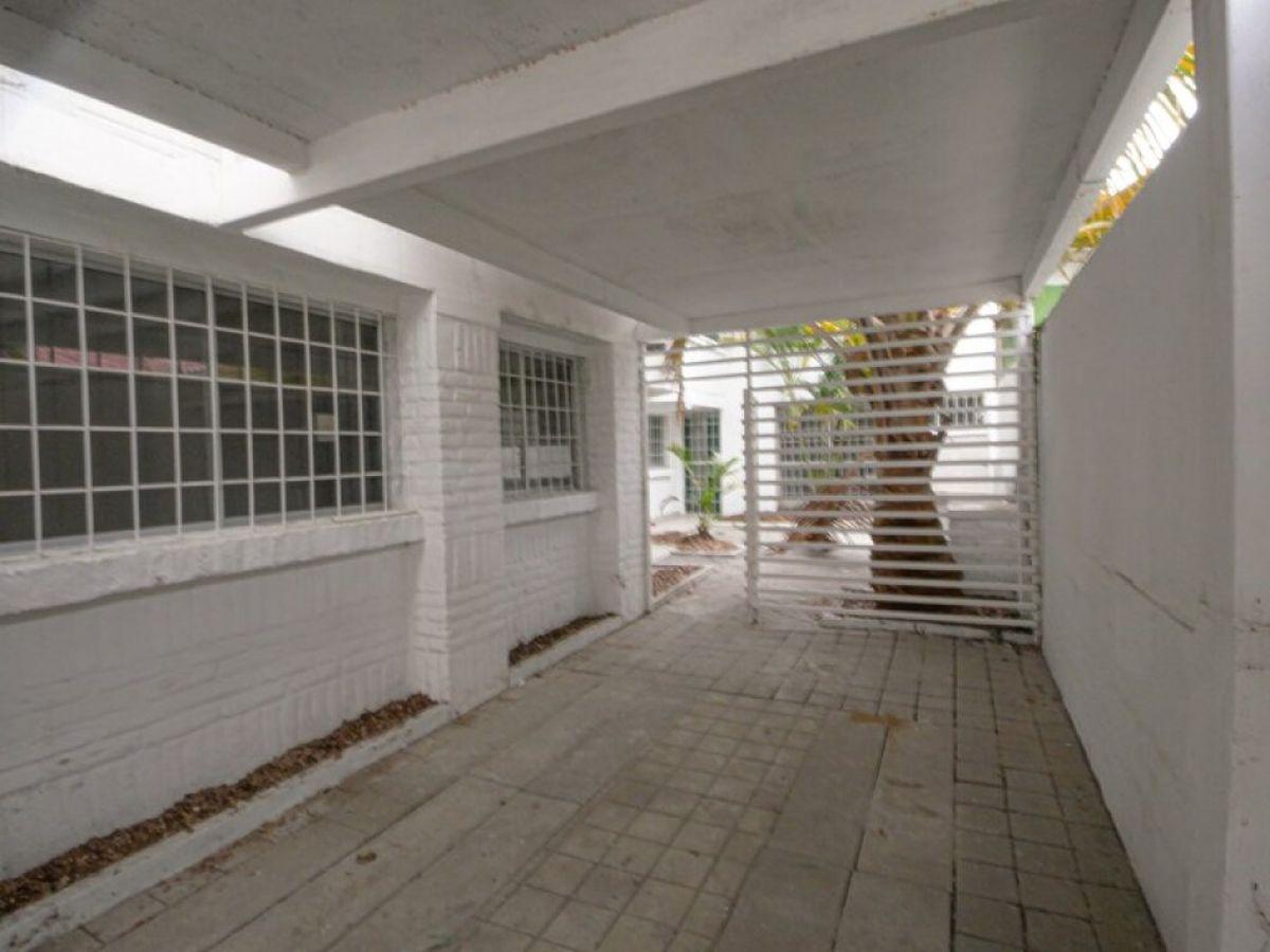 Departamento Planta Baja con Patio a 3 Cuadras del Mar Remodelada — imagen 4