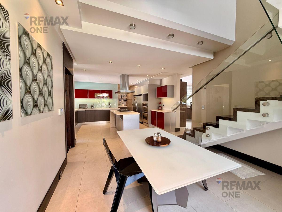 En Venta Casa de Lujo con Piscina en Cuenca, Azuay — imagen 6