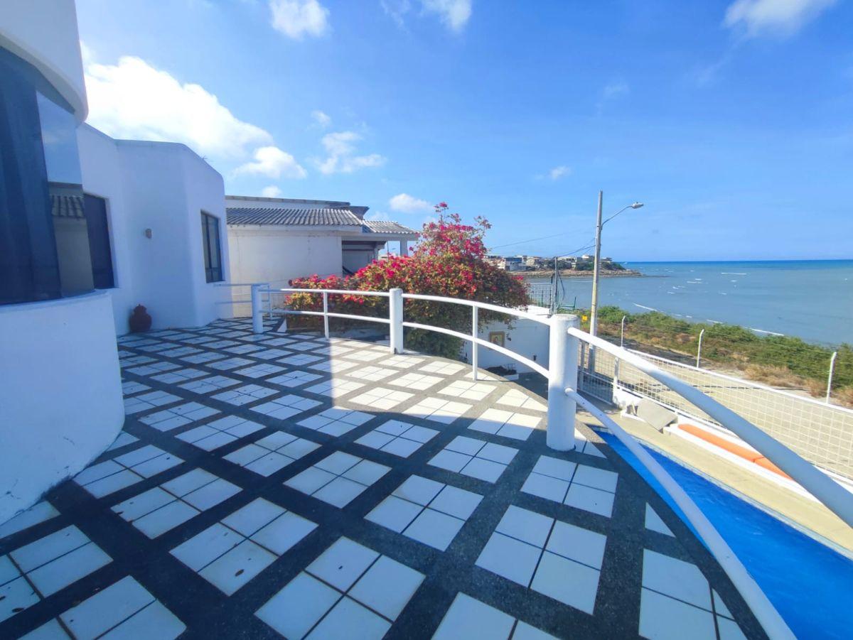 Amplia Casa con Piscina y Cancha Frente Al Mar en Las Conchas — imagen 3