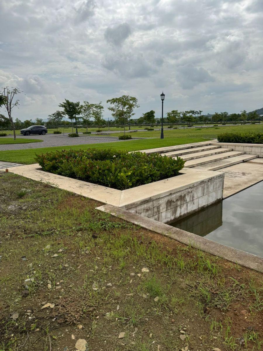 Parques de Batan Terreno Esquinero Al Canal y Al Area Verde, Guayas — imagen 10