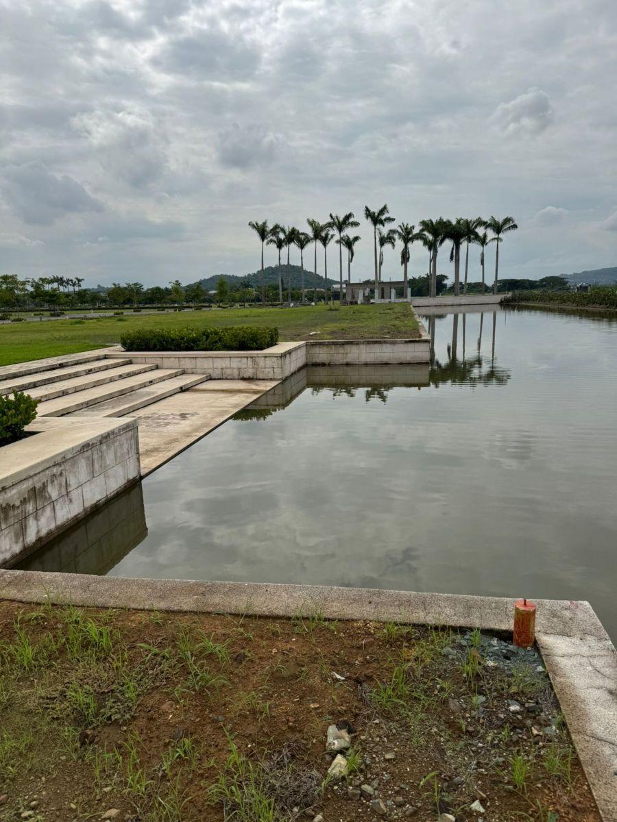 Parques de Batan Terreno Esquinero Al Canal y Al Area Verde, Guayas — imagen 7