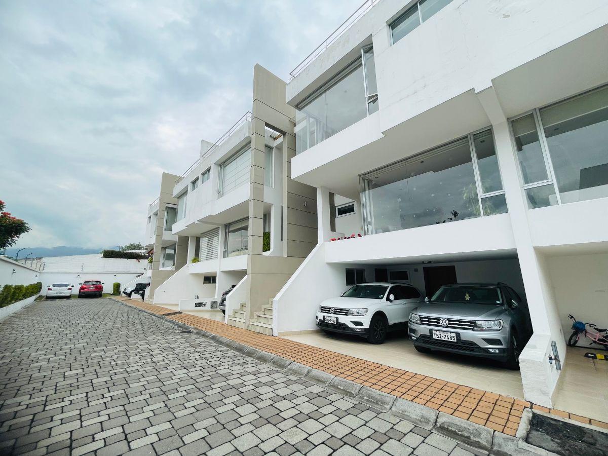 Casa con 3 Recámaras en Venta, 226 m² en Cumbayá — imagen 10