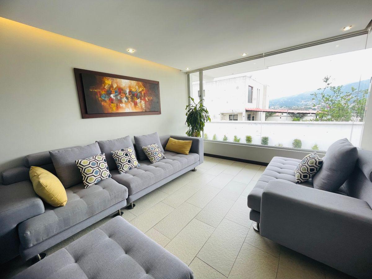 Casa con 3 Recámaras en Venta, 226 m² en Cumbayá — imagen 9