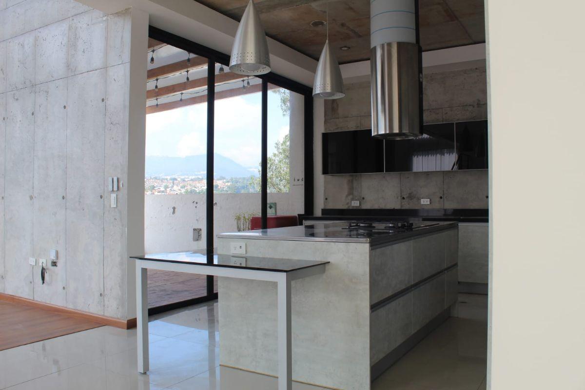 Casa en Venta en Cumbayá | Piscina, Jardín y Vista | $470.000 — imagen 9