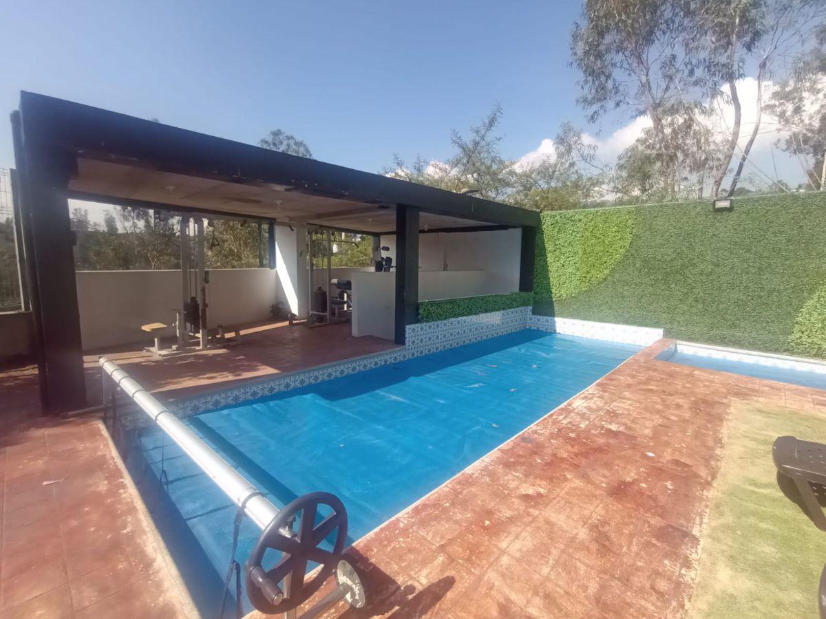 Casa en Venta en Cumbayá | Piscina, Jardín y Vista | $470.000 — imagen 6