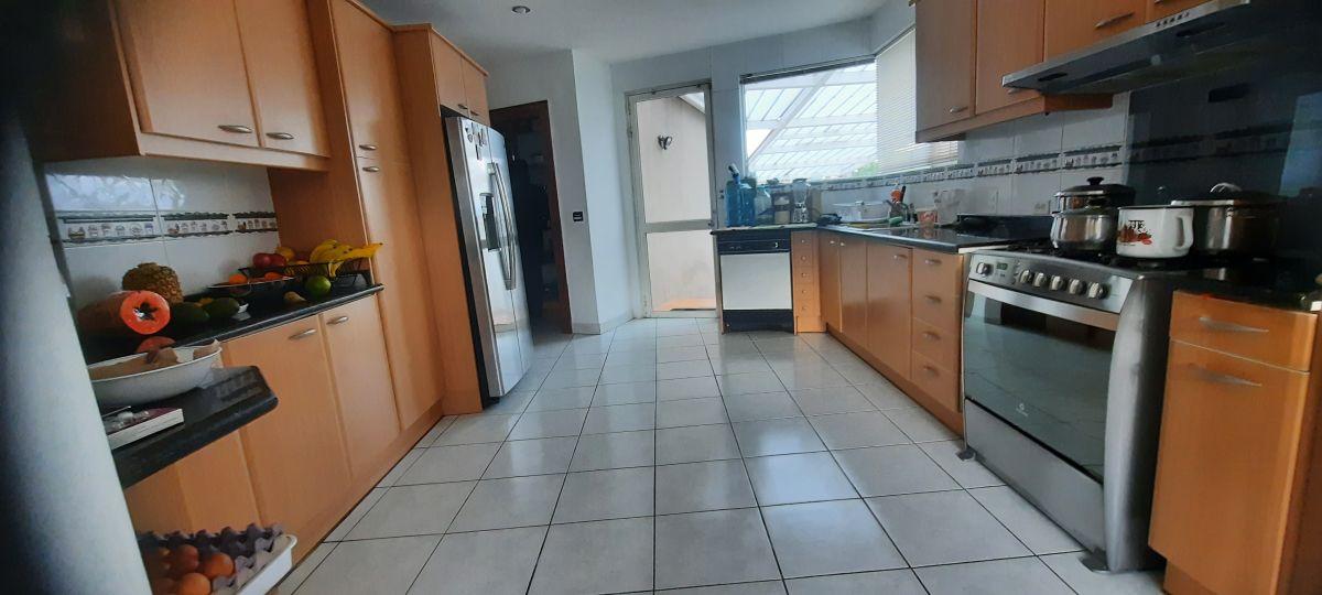 Vendo Casa Confortable Mas Suite, 385 m Cuadrados en Cumbaya — imagen 2