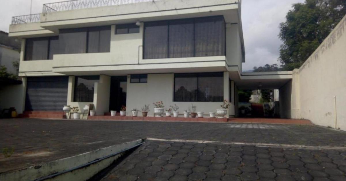 Venta Terreno con Casa Dos Pisos Hormigon Grande Piscina Bbq Parque Cotocollao — imagen 9