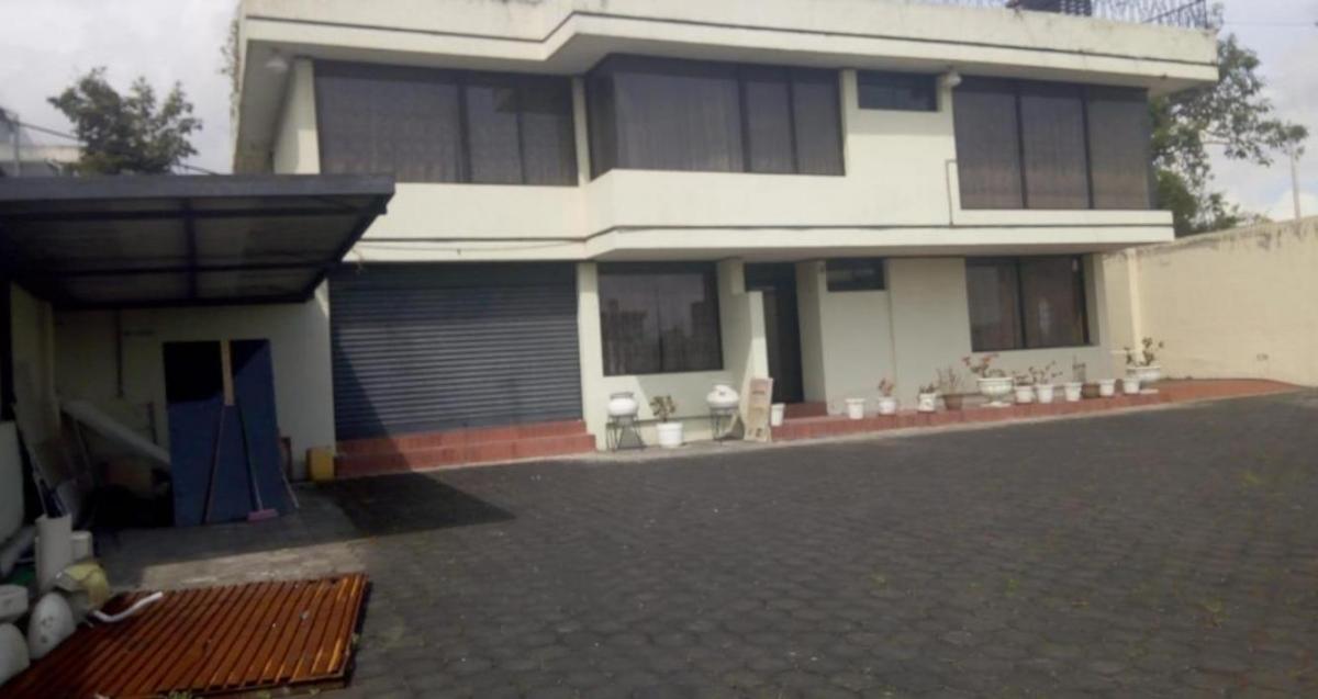 Venta Terreno con Casa Dos Pisos Hormigon Grande Piscina Bbq Parque Cotocollao — imagen 8