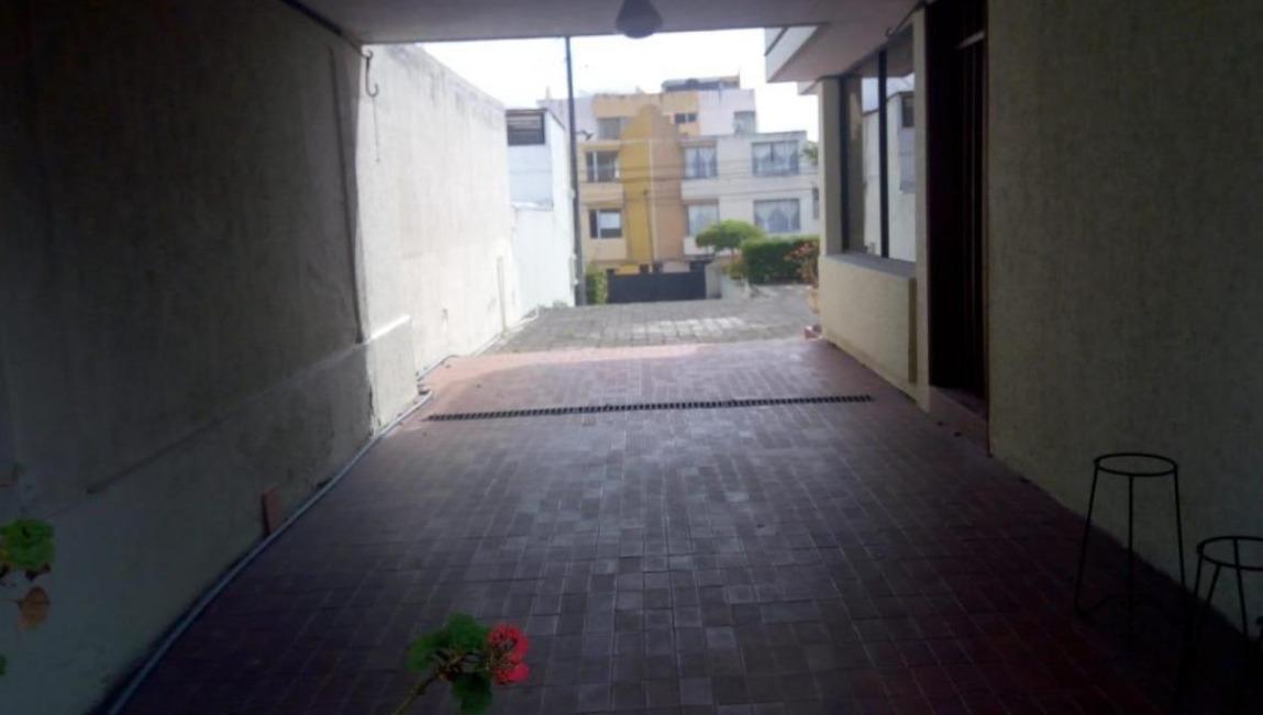 Venta Terreno con Casa Dos Pisos Hormigon Grande Piscina Bbq Parque Cotocollao — imagen 7