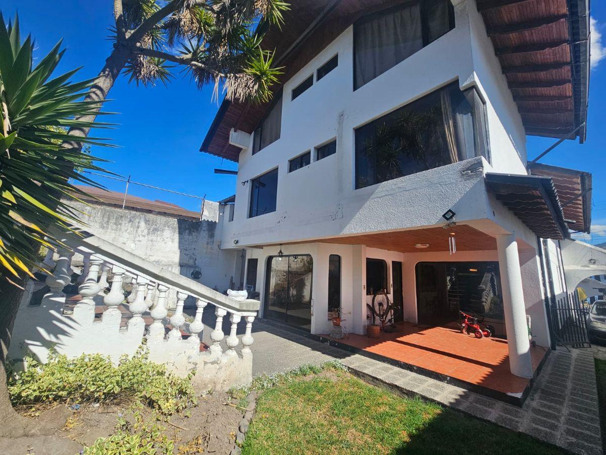 Venta Casa en Conjunto Sector Carcelén Calle Einstein, de 479 m² 4 Dorm., 3 Parqueaderos — imagen 9