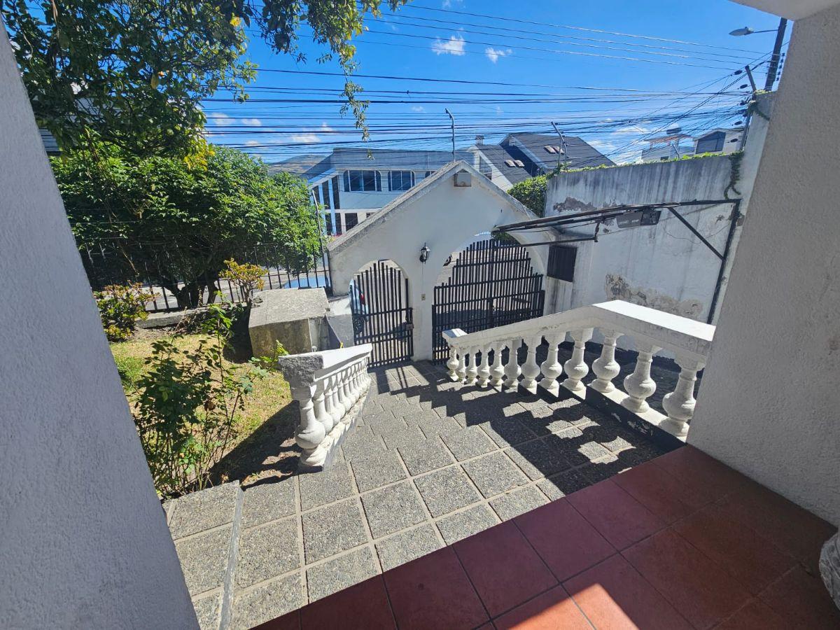 Venta Casa en Conjunto Sector Carcelén Calle Einstein, de 479 m² 4 Dorm., 3 Parqueaderos — imagen 8