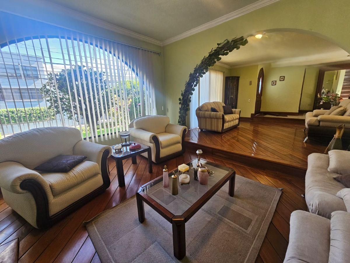 Venta Casa en Conjunto Sector Carcelén Calle Einstein, de 479 m² 4 Dorm., 3 Parqueaderos — imagen 7