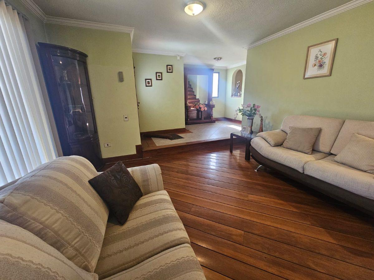 Venta Casa en Conjunto Sector Carcelén Calle Einstein, de 479 m² 4 Dorm., 3 Parqueaderos — imagen 2