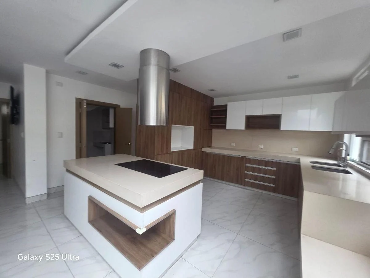 Kennedy Norte, Casa de 3 Dorm. con 250 m² en Venta, Guayas — imagen 7