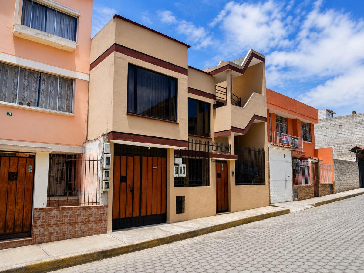 Casa Rentera en Venta – Sector Las Cuadras - 4 Departamentos — imagen 10