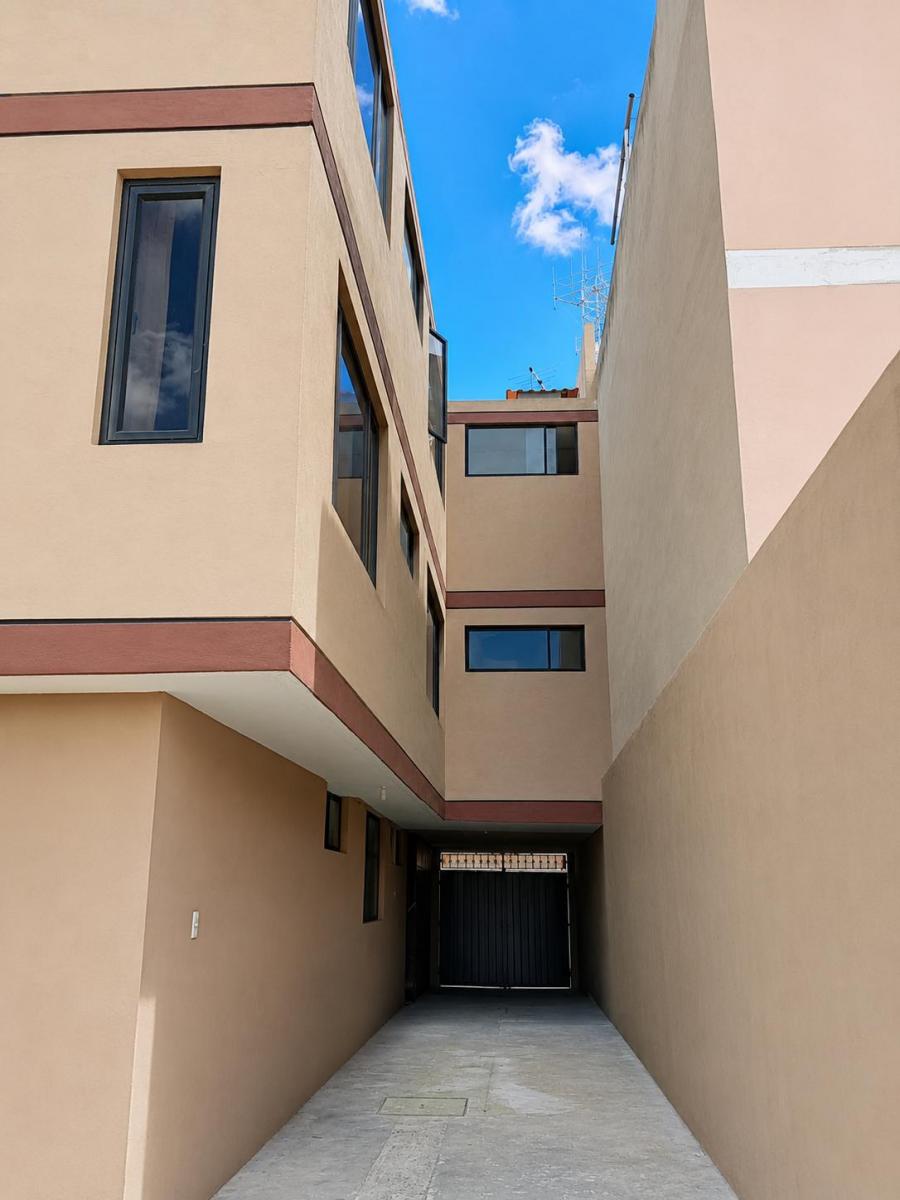 Casa Rentera en Venta – Sector Las Cuadras - 4 Departamentos — imagen 8