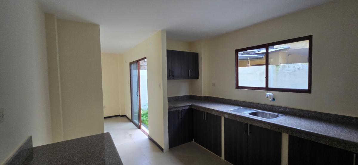 Vendo Casa La Rioja Bolonia 4 Dorm. 3 Baños Estrene, Guayas — imagen 9