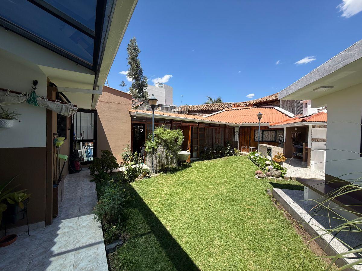 Amplia Casa en Venta, Azuay — imagen 10