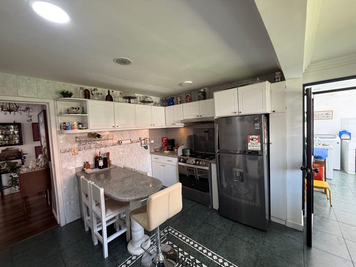 Amplia Casa en Venta, Azuay — imagen 6