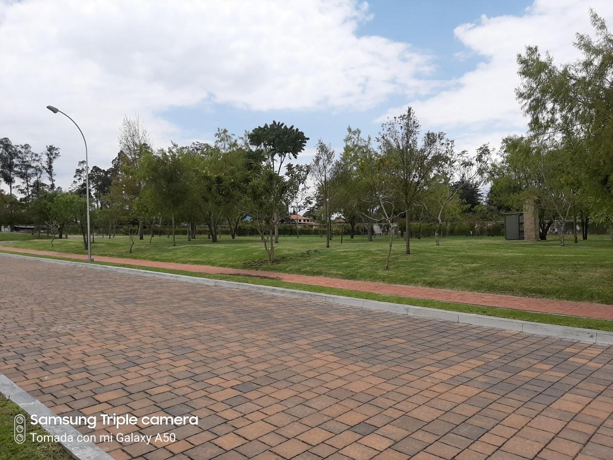 Puembo Dentro Urbanizacion Exclusiva Vendo 2.350 m² Terreno Plano — imagen 2