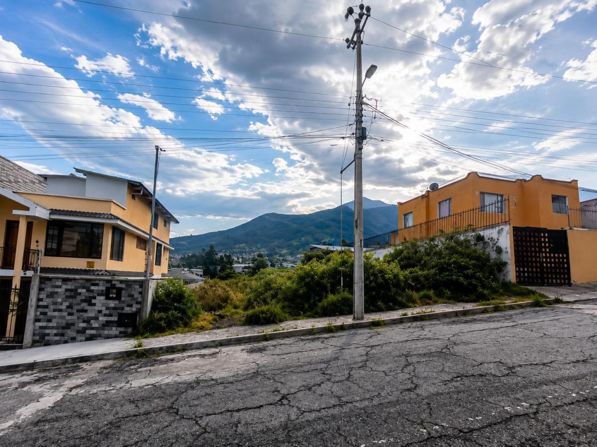 Terreno Venta Dentro de Urbanización. Sector Mitad del Mundo. Provincia de Pichincha — imagen 2