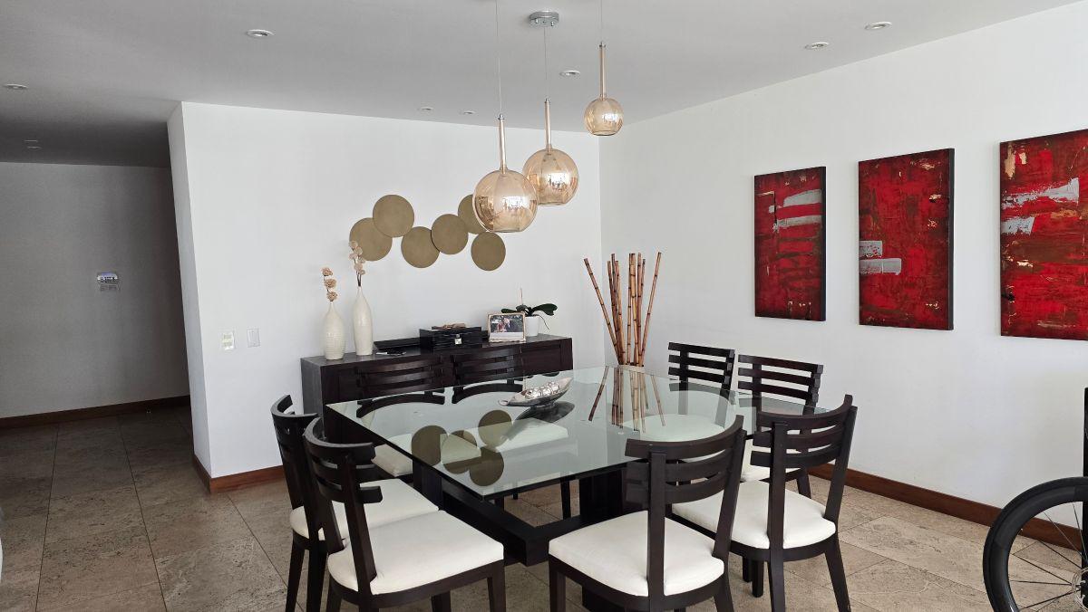 Exclusivo Departamento Tipo Casa con Jardín Privado en Cumbayá | Diseño Londoño — imagen 8
