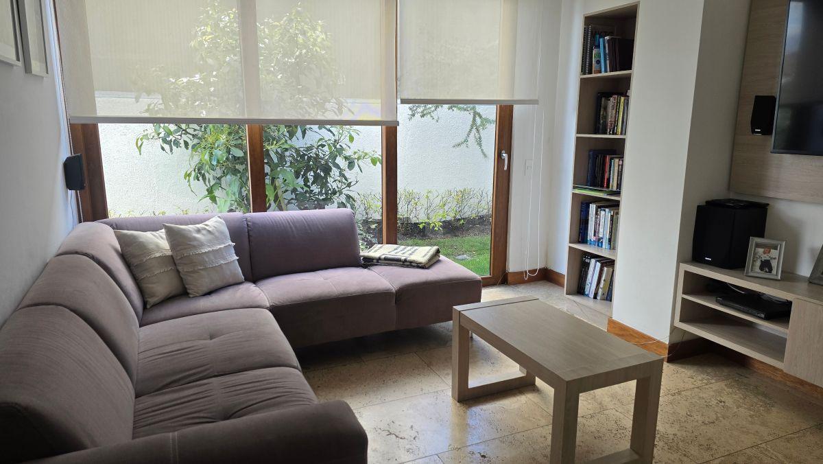 Exclusivo Departamento Tipo Casa con Jardín Privado en Cumbayá | Diseño Londoño — imagen 6