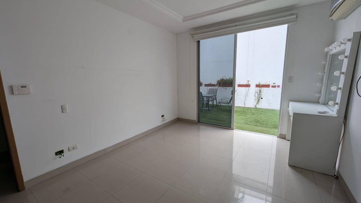 Vendo Dpto Colinas de Los Ceibos con Patio, Guayas — imagen 2