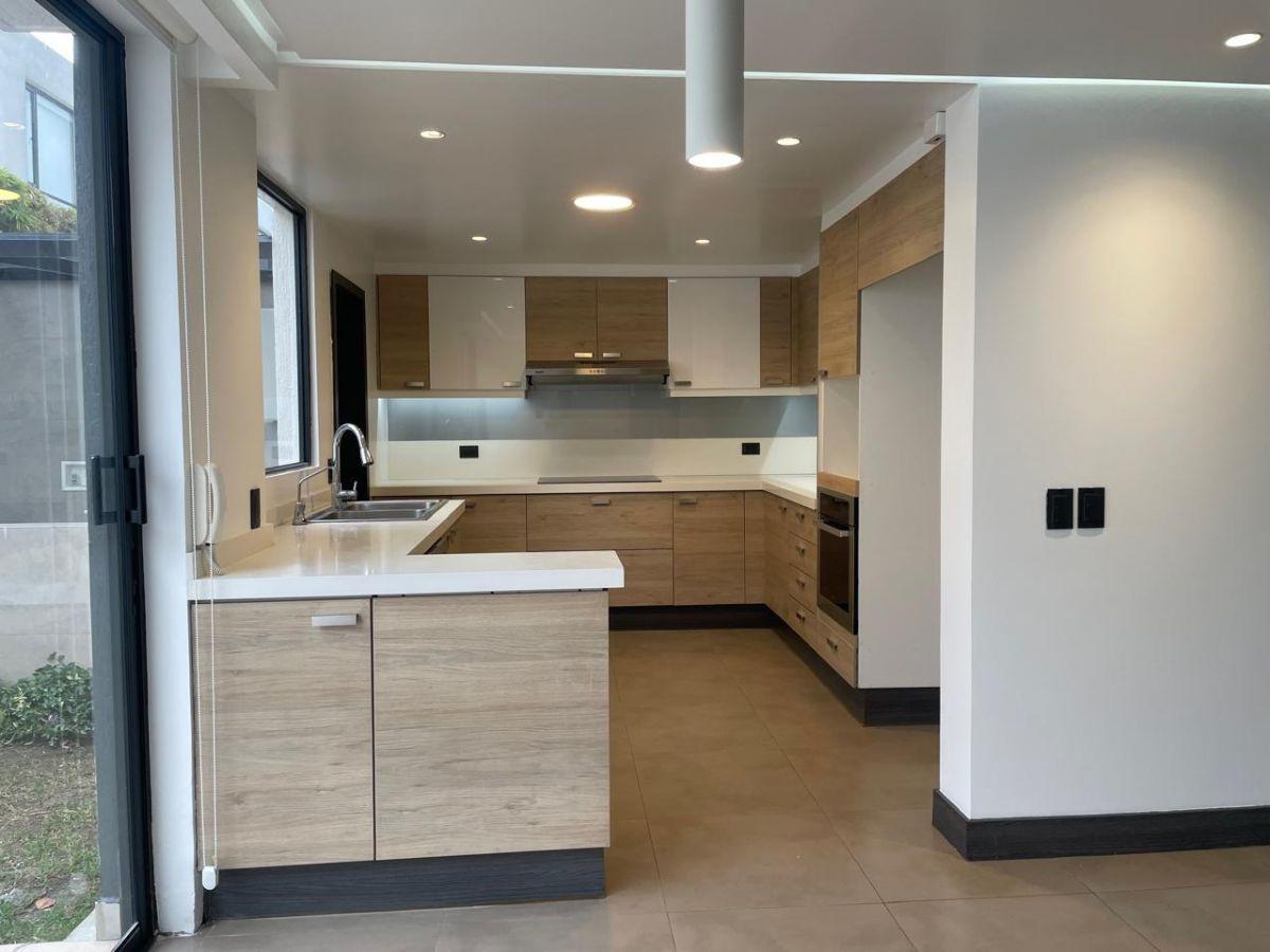 Tumbaco Venta Casa Moderna Conjunto Exclusivo de 17 Casas, Dos Pisos Patio 28 m, Cerca de Todo — imagen 8