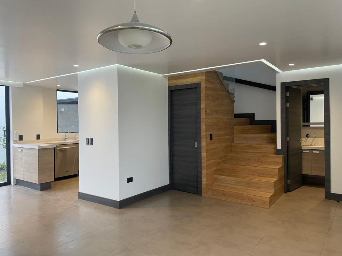 Tumbaco Venta Casa Moderna Conjunto Exclusivo de 17 Casas, Dos Pisos Patio 28 m, Cerca de Todo — imagen 7